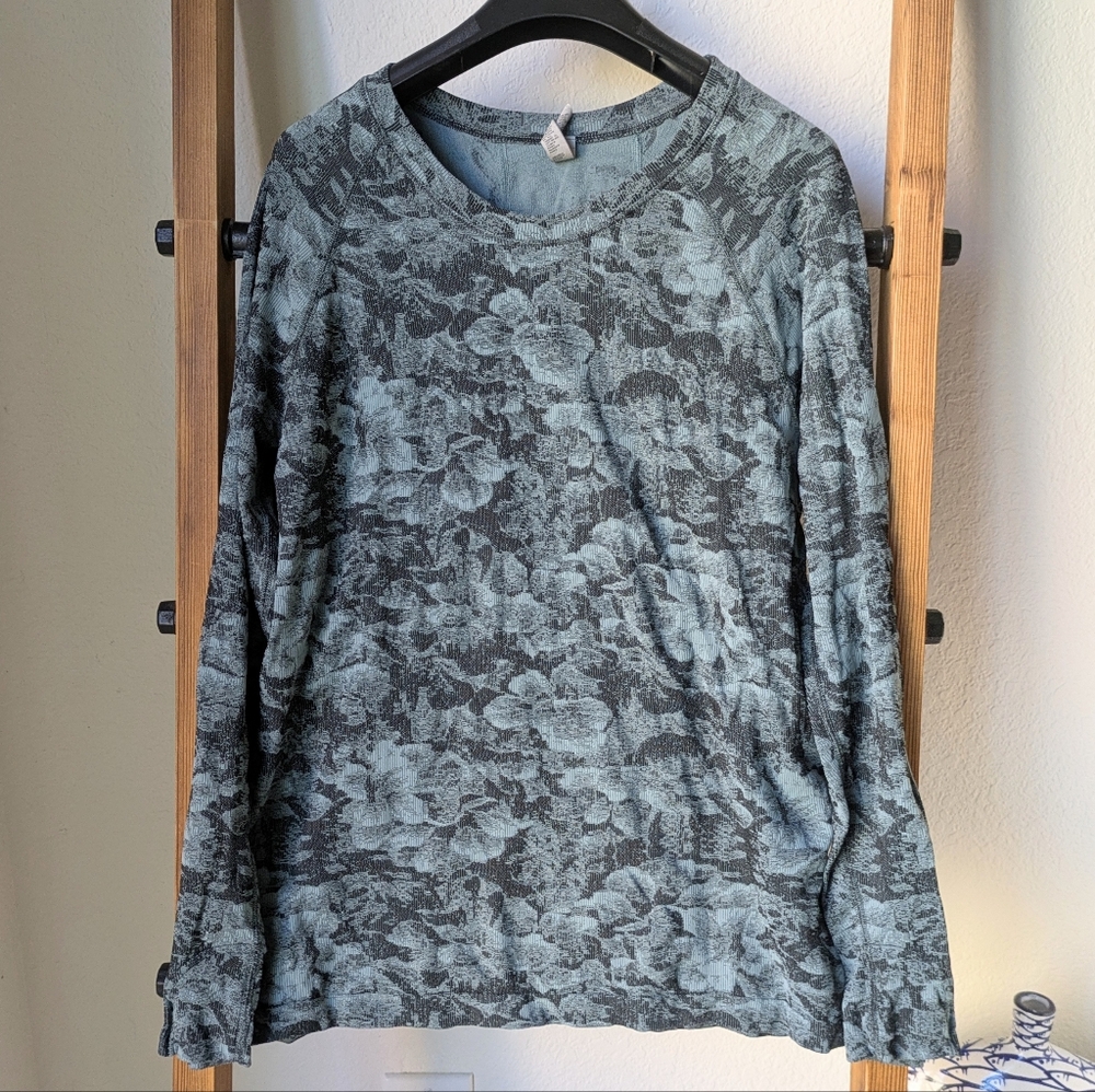 Athleta Women's Momentum Seamless Green & Black Floral Long Sleeve Top - Size L